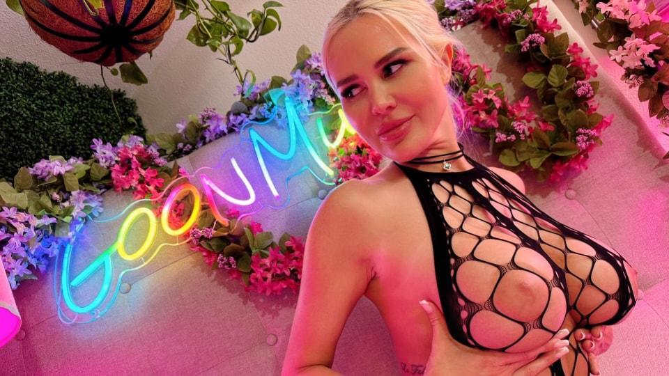 Elisa Bethann Goons For 5 Loads Of Cum!